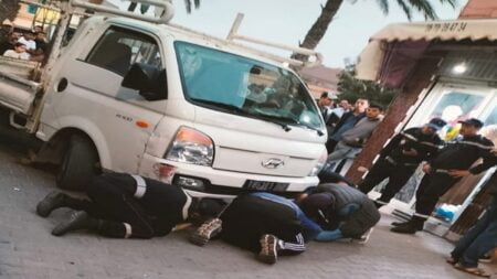 تزنيت : بائع متجول يرتمي تحت عاجلة شاحنة خلال حملة لتحرير الملك العمومي