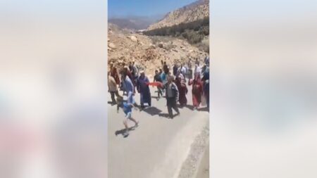 تارودانت : ساكنة جماعة "تمالوكت" تخرج في مسيرة العطش، وتطالب بإيجاد حلول لأزمة الماء
