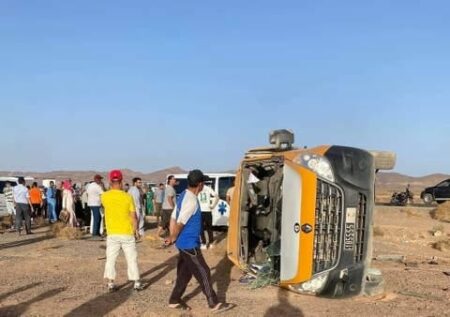 انقلاب سيارة للنقل المدرسي يرسل 11 تلميذا إلى المستشفى