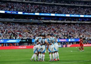 تتويج منتخب الأرجنتين بطلا لبطولة كوبا أمريكا 2024، بعد بداية مؤسفة بأحداث لارياضية.