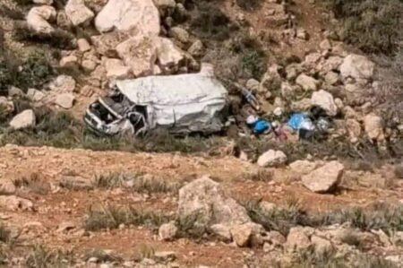 سقوط سيارة عائلية بوادي تخلف ضحايا في الأرواح سقوط سيارة عائلية بوادي تخلف ضحايا في الأرواح