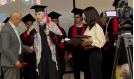 عميد كلية بنمسيك بطل فضيحة الكوفية الفلسطينية يغادر منصبه عميد كلية بنمسيك بطل فضيحة الكوفية الفلسطينية يغادر منصبه