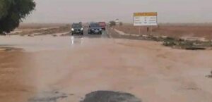 أمطار طوفانية تغرق شوارع مدينة بيوزكارن