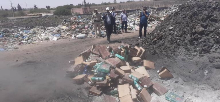 اشتوكة : حجز كميات من التمور الفاسدة خلال عملية تفتيش داخل أحد الأسواق