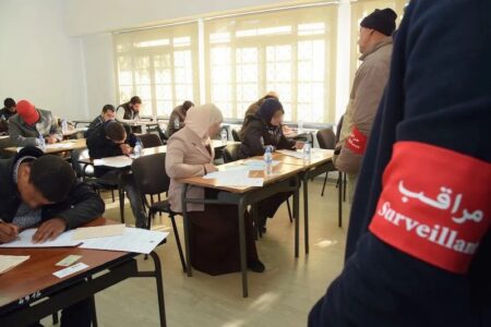 وزير التربية الوطنية و تسقيف السن لاجتياز مباريات التعليم.