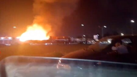 أكادير و بالفيديو: إندلاع حريق مهول وسط معمل، و حالة استنفار تعقب الحادث. أكادير و بالفيديو: إندلاع حريق مهول وسط معمل، و حالة استنفار تعقب الحادث.