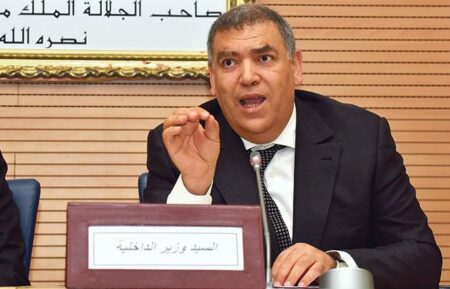 الداخلية تضرب بيد من حديد: توقيف مسؤول للاشتباه في تورطه بقضية فساد