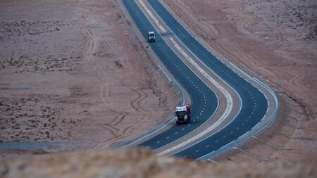 مطالب بإنشاء منافذ جديدة على مستوى الطريق السريع تزنيت الداخلة