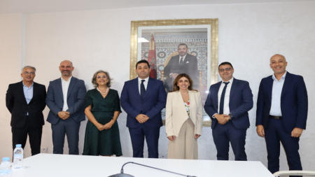 بلاغ جديد لوزارة الصحة بعد لقائها مع ممثلي القطاع الصيدلي. بلاغ جديد لوزارة الصحة بعد لقائها مع ممثلي القطاع الصيدلي.