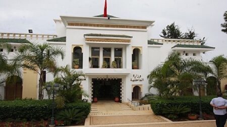 "الداخلية" تحقق في استعمال سيارات الدولة على شبكة الطرق السيارة