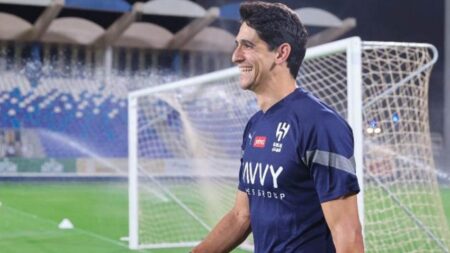 الهلال السعودي بقيادة بونو يتوج بلقب السوبر السعودي لكرة القدم على حساب رفاق رونالدو.