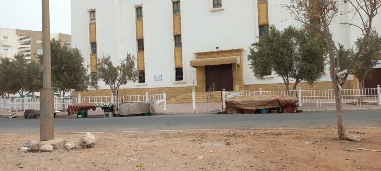 هل الأسواق العشوائية حرام في بعض أحياء مدينة أكادير، وحلال على أخرى ؟