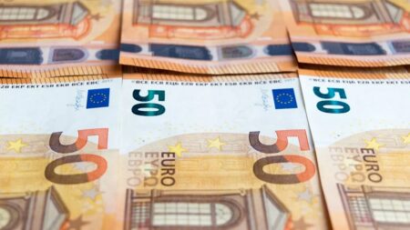 أوراق مالية مزورة تطيح بأفراد من الجالية المغربية