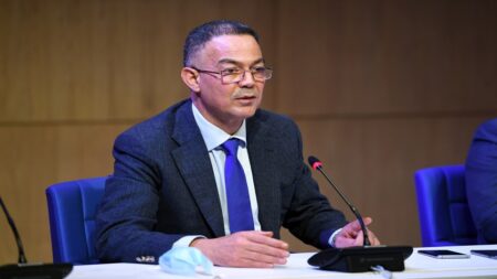 فوزي لقجع يطالب بصرف الزيادات في أجور موظفي الدولة التي أقرتها الحكومة. فوزي لقجع يطالب بصرف الزيادات في أجور موظفي الدولة التي أقرتها الحكومة.