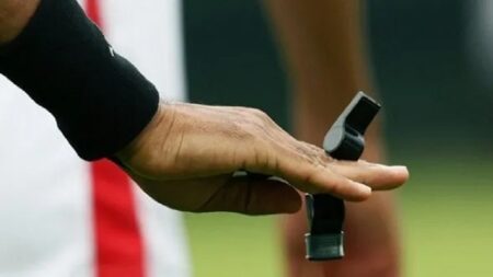 الكشف عن هوية الطاقم التحكيمي، الذي سيدير مباراة المنتخب الأولمبي أمام نظيره الإسباني. الكشف عن هوية الطاقم التحكيمي، الذي سيدير مباراة المنتخب الأولمبي أمام نظيره الإسباني.