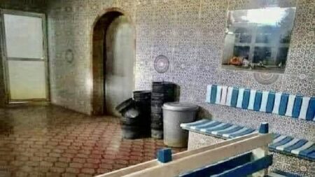 فوضى واختناق في حمام شعبي بسبب شهب اصطناعية فوضى واختناق في حمام شعبي بسبب شهب اصطناعية