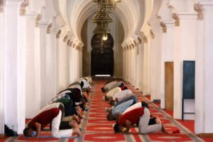 نور جديد يسطع في أكادير: أوروبي يعتنق الإسلام ويُسمي نفسه سليمان 1 mosquee priere