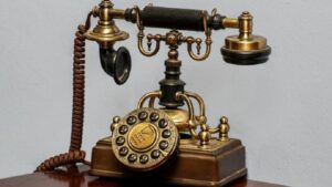 حكايات من تاريخ الاتصالات الحلقة-13- اختراع الهاتف وحكاية صراع دام 113 سنة 5 tele