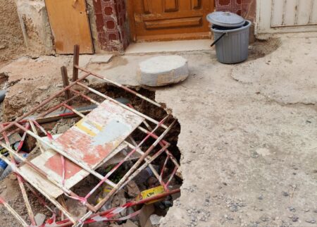 أيت ملول : انهيار أرضي خطير يبث الخوف في نفوس الساكنة، وسط مطالب بتدخل عاجل