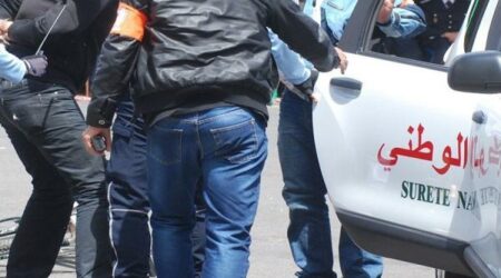 توقيف شابتين بعد إساءتهما للدين الإسلامي وسط الشارع العام توقيف شابتين بعد إساءتهما للدين الإسلامي وسط الشارع العام