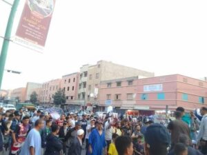 إنزكان: وقفة احتجاجية للمطالبة بفتح تحقيق في وفاة بائع متجول بالقليعة.