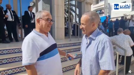 أكادير و بالفيديو: مرشدون سياحيون يحتجون بعد إقصائهم من حضور جمع عام للمهنيين.