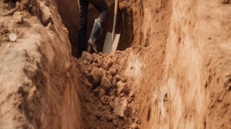 إنزكان: رجل مسن ينجو بأعجوبة إثر السقوط في حفريات أشغال التهيئة