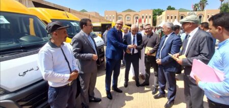 تارودانت : توزيع حافلات للنقل المدرسي و تجهيزات لفائدة دور الطالب بجماعات الإقليم المتضررة من الزلزال