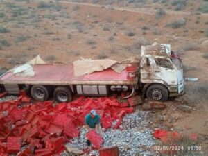 انقلاب شاحنة لنقل البضائع يستنفر سلطات سيدي إفني 12 b479797f ed97 427e bb0b 07b829d22ae7