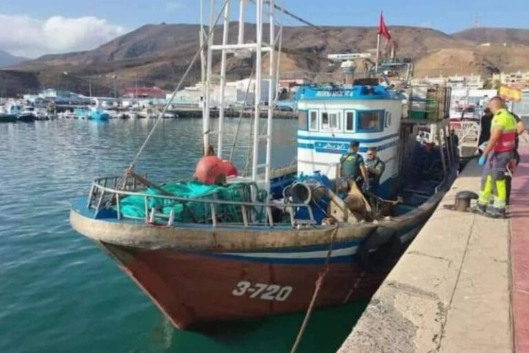 اختفاء غامض لقارب صيد يثير قلق السلطات وعائلات البحارة في الداخلة