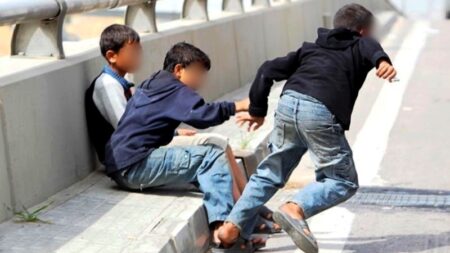 الأطفال المتشردون بأكادير: واقع مر يحتاج إلى تدخل عاجل