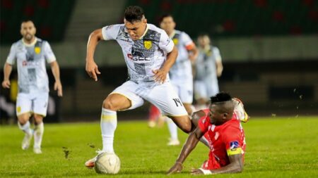 المغرب الفاسي يتغلب على حسنية أكادير وينتزع الصدارة مؤقتاً في البطولة الوطنية الاحترافية