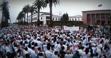 طلبة الطب يتشبثون بمواصلة المقاطعة ويرفضون "التشويش" على وسيط المملكة