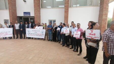 أكادير : الإعتداء على عميد كلية يخرج أساتذة جامعيين للإحتجاج.