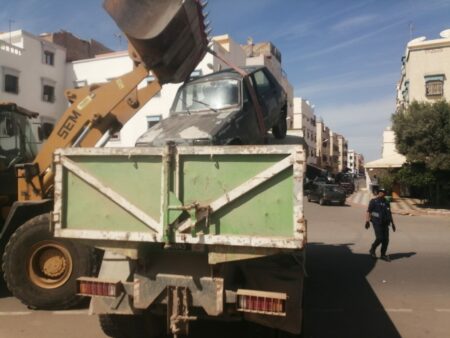 أكادير : حجز مجموعة من السيارات و العربات المهجورة ومحاربة الشوائب خلال حملة واسعة لتحرير الملك العمومي.