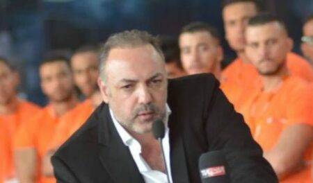 توقيف رجل الأعمال اليهودي المغربي هاروش مالك مجموعة “سيتي كلوب”، وسط فندق مشهور. توقيف رجل الأعمال اليهودي المغربي هاروش مالك مجموعة “سيتي كلوب”، وسط فندق مشهور.