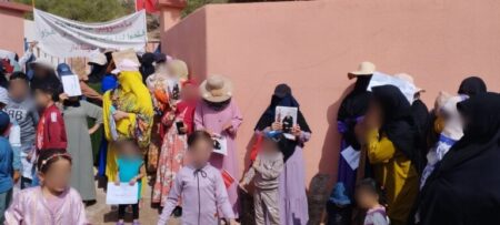 تغازوت: أمهات وآباء تلاميذ مؤسسة تعليمية في وقفة احتجاجية ضد تنقيل أبنائهم إلى مدرسة بعيدة
