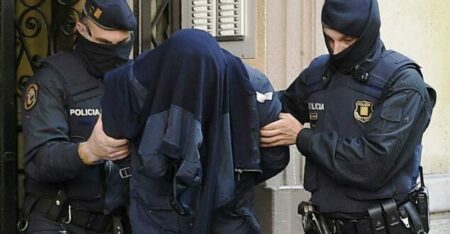 DST المغربية تُمكّن الشرطة الإسبانية من توقيف شخصين بشمال إسبانيا يشتبه في انتمائهما إلى تنظيم داعش .