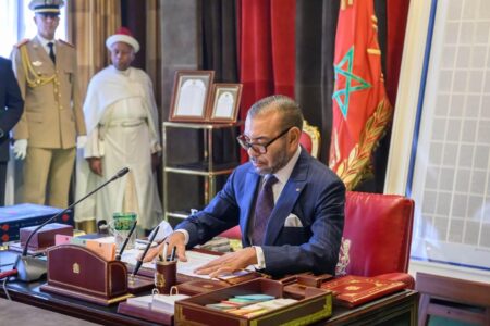 أعضاء الحكومة يتجهون إلى القصر الملكي لحضور المجلس الوزاري برئاسة الملك أعضاء الحكومة يتجهون إلى القصر الملكي لحضور المجلس الوزاري برئاسة الملك