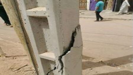 أيت ملول : مواطنون يطلبون تدخلا عاجلا لوقف الخطر المحدق بهم بسبب الأعمدة الكهربائية المتهالكة