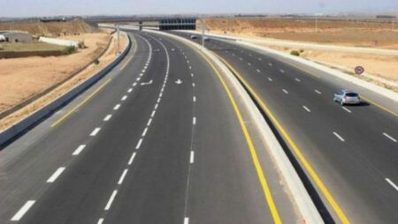 تقدم ملحوظ في المقاطع المتبقية من الطريق السريع تيزنيت الداخلة، وهذا موعد افتتاحها