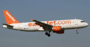 فوضى وسط طائرة تنتهي بتحويل رحلة جوية بين أكادير وليون باتجاه مالقة الإسبانية. 7 easyjet