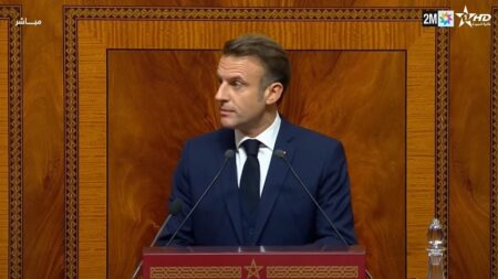 ماكرون يؤكد دعم فرنسا لسيادة المغرب على الصحراء المغربية ويعد باستثمارات في المنطقة ماكرون يؤكد دعم فرنسا لسيادة المغرب على الصحراء المغربية ويعد باستثمارات في المنطقة