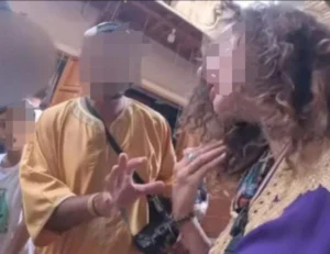 ولاية الأمن تكشف حقيقة ادعاء أجنبية بكونها ضحية اعتداء لفظي مدفوع بخلفية عنصرية مفترضة على أساس الدين.