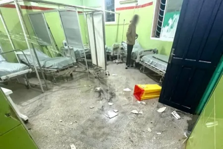حادثة اعتداء بالسلاح الأبيض على أطر صحية تفجر غضب النقابات، وسط دعوات للاحتجاج