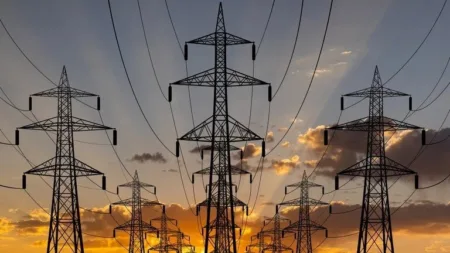 سوس ماسة : الأمطار العاصفية تتسبب في انقطاع التيار الكهربائي، و السلطات تتدخل لضمان سلامة المواطنين.