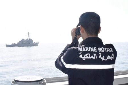 البحرية الملكية المغربية تحرر طاقم سفينة شحن من قبضة مهاجرين قبالة سواحل طانطان