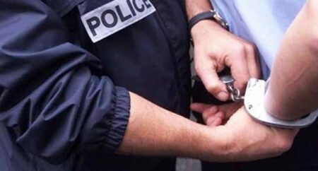 لعنة ابتزاز التلاميذ بالساعات الإضافية تقود أستاذا للتوقيف.