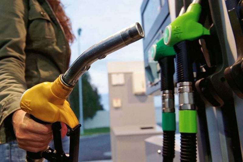 فوضى سوق المحروقات تدفع محطات الوقود للمطالبة بتدخل حكومي عاجل