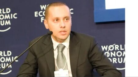 وزير الصحة يحد من غضب مهنيي قطاعه، و جلسات الحوار بقطاع التعليم تحرز تقدما ملموسا.